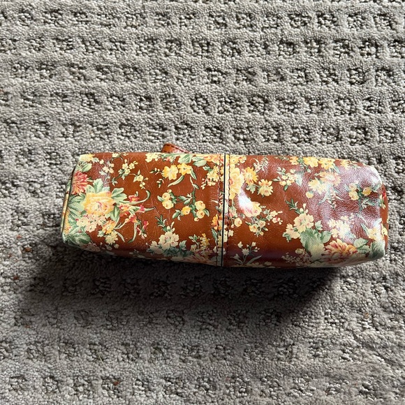 Patricia Nash Floral Leather Barrel Wristlet. - Picture 3 of 4